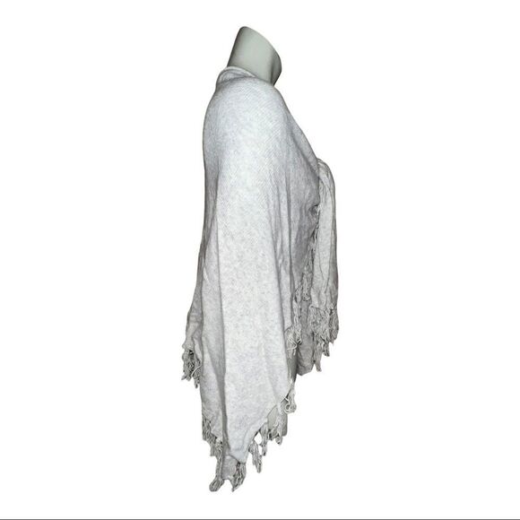 Sole Society Women's Light Gray Fringe Shawl Wool Blend One Size NWOT - Picture 4 of 6